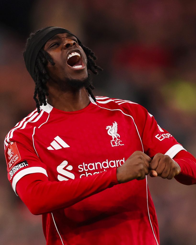 Frimpong festejando su gol con Liverpool