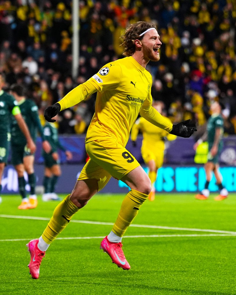 Kasper Høgh anota dos goles en solo tres minutos ante el Manchester City