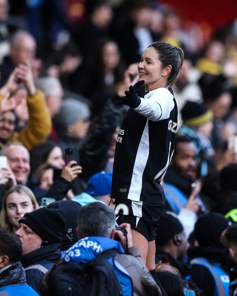 Gabriela Zanotti celebra con los "torcedores"
