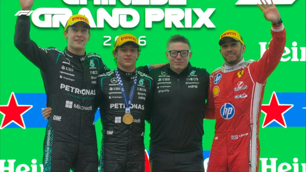 George Russell, Kimi Andrea Antonelli y Lewis Hamilton
