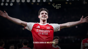 Arsenal golpea y avanza firme