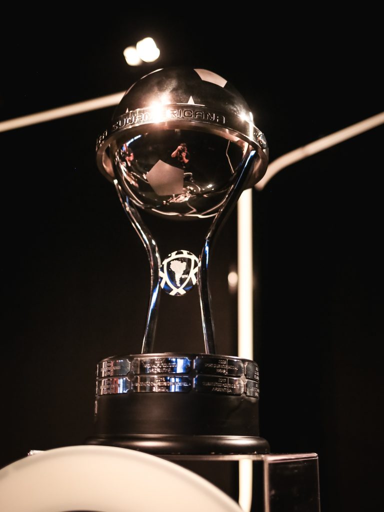 El trofeo de la Sudamericana