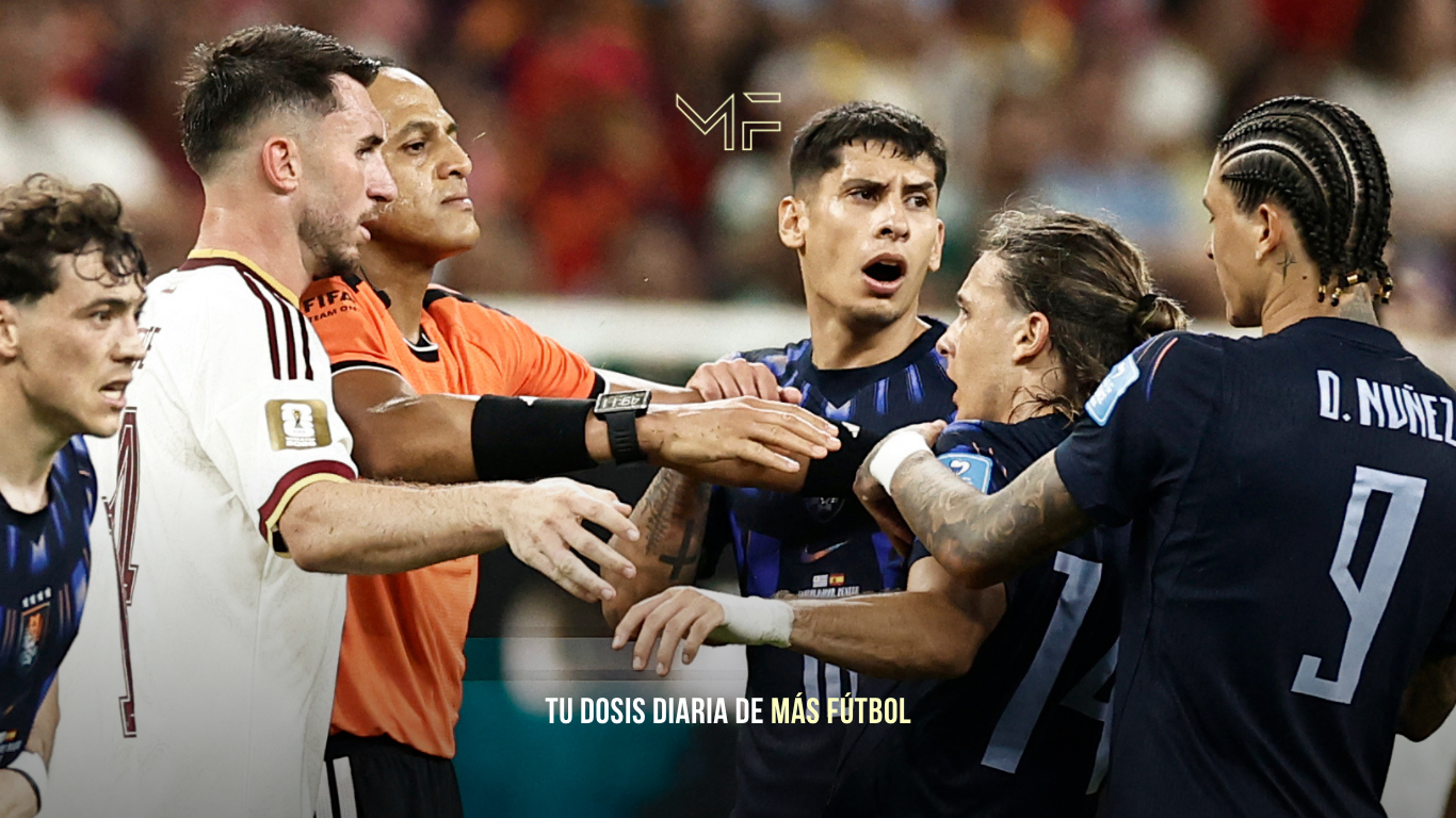 España tumba a Uruguay y lidera grupo
