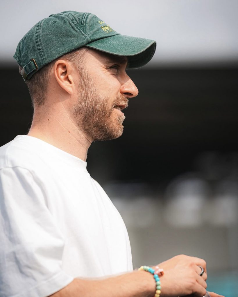 Christian Eriksen descarta el retiro tras sufrir un segundo colapso cardíaco e inicia su rehabilitación en Dinamarca bajo supervisión del Wolfsburgo.