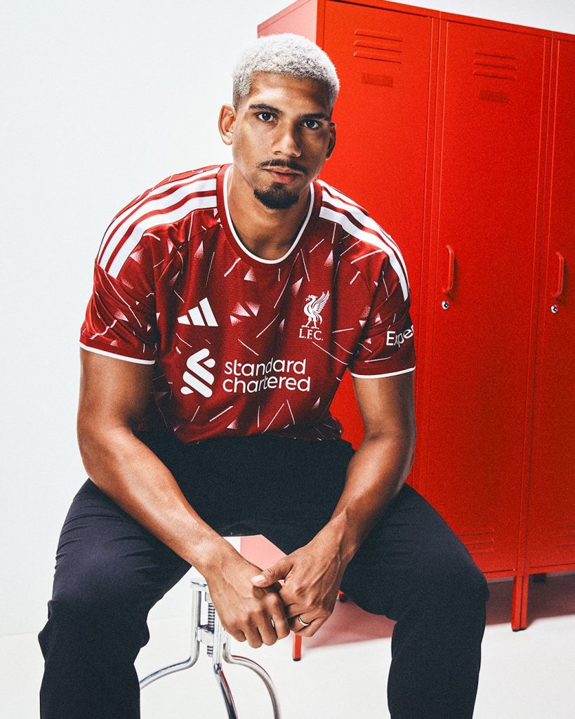 Ronald Araújo cambia Barcelona por Liverpool