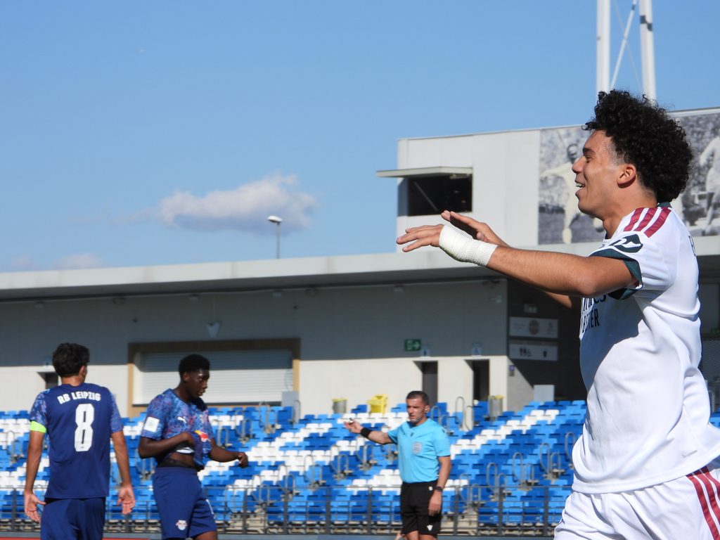 El Real Madrid venció 5-2 al Leipzig en la UEFA Youth League, con gol de Enzo Alves, y sumó su tercera victoria para mantenerse líder.