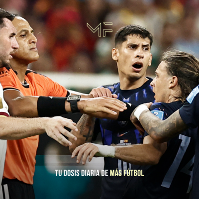 España tumba a Uruguay y lidera grupo
