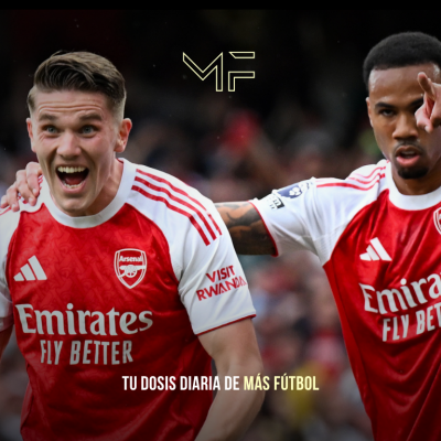 Arsenal golpea y mete presión
